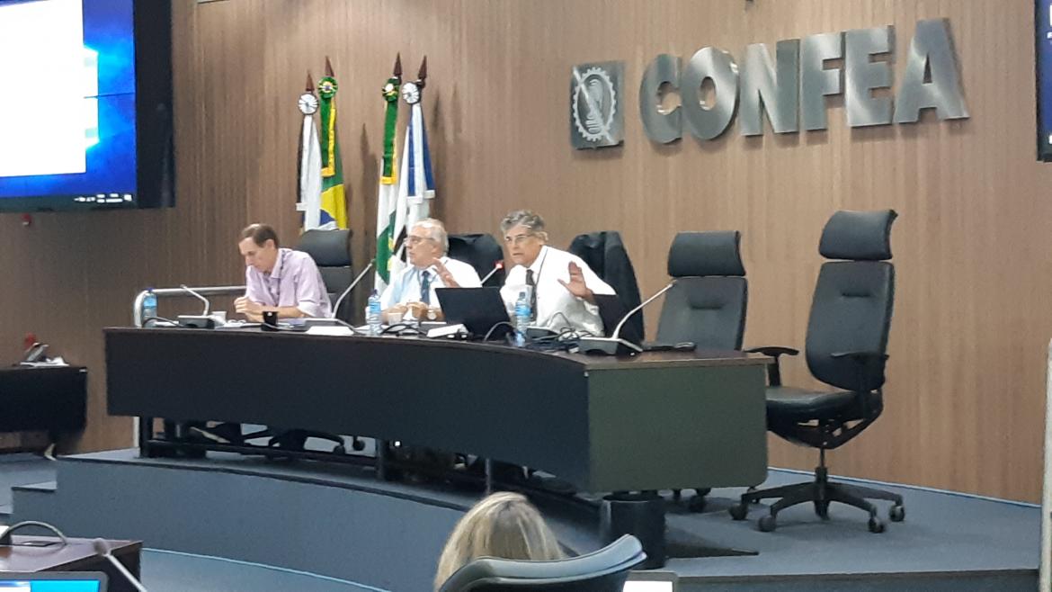 Da dir. p/esq. coordenador da Ceap, Luiz Antonio Lucchesi; coord. adjunto Osmar Barros Jr., e assessor Fábio Merlo: convergência