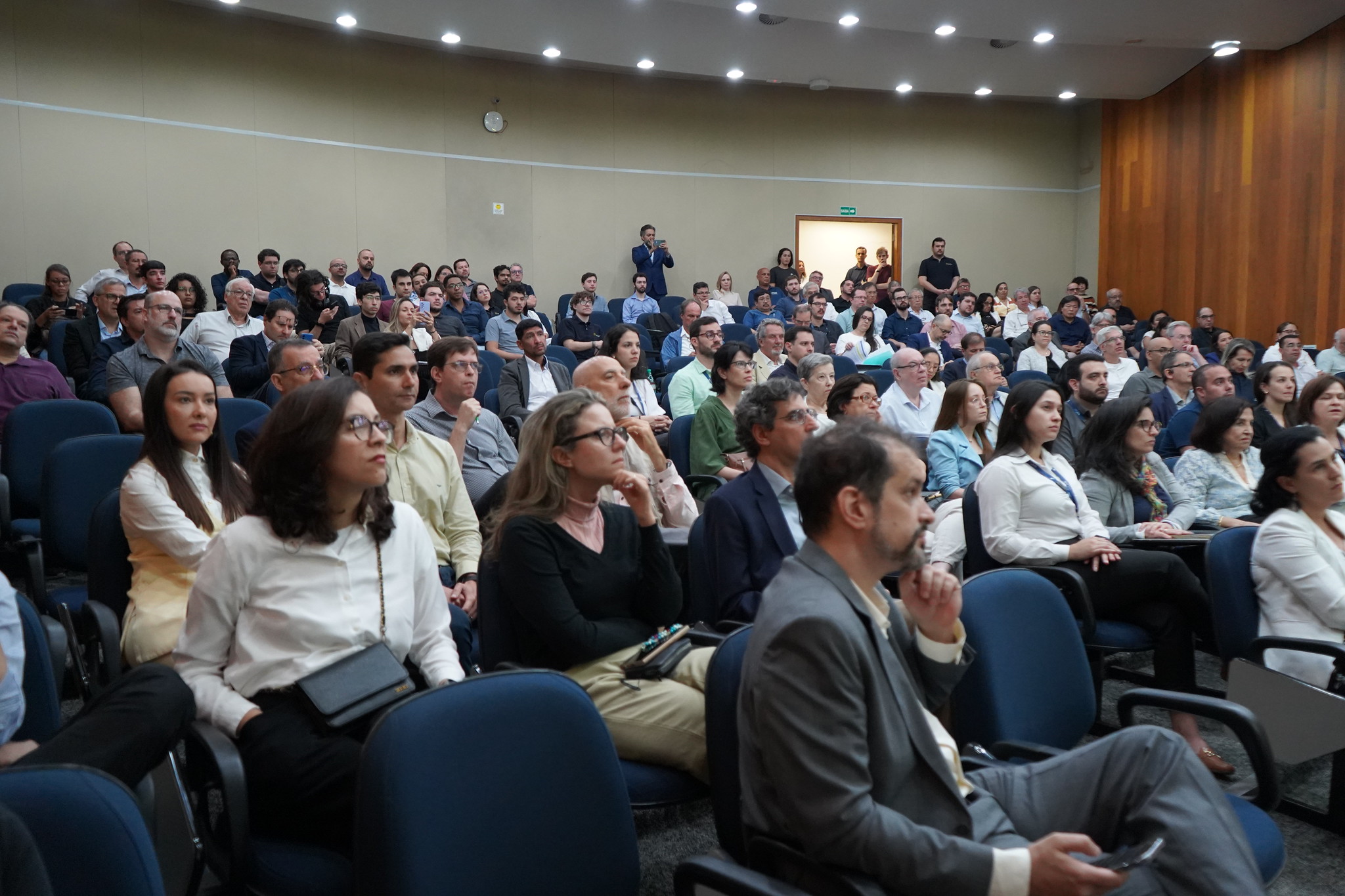 Parte do público presente à inauguração dos novos espaços da Poli-USP
