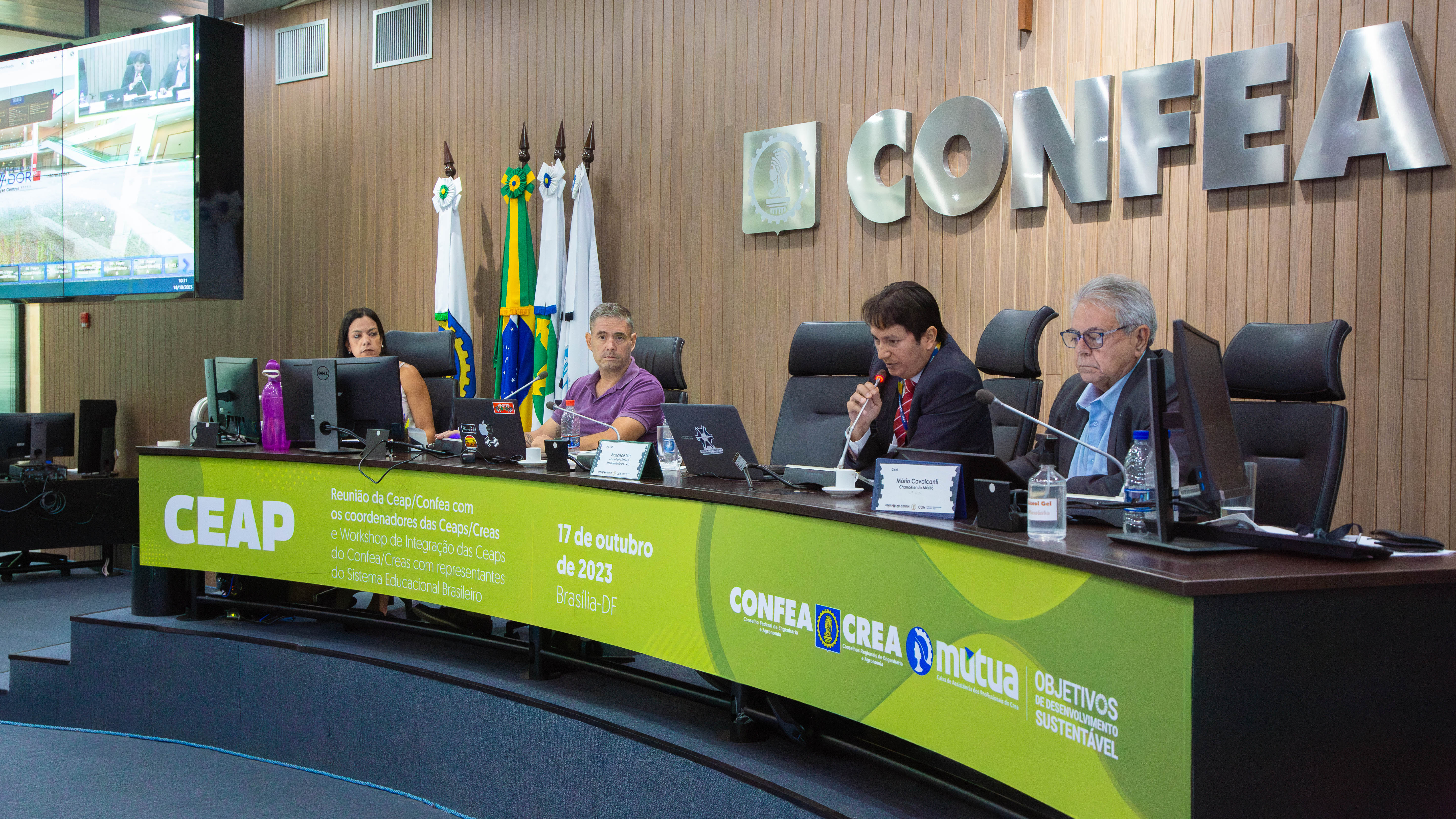 Mesa de trabalhos da ConSoea