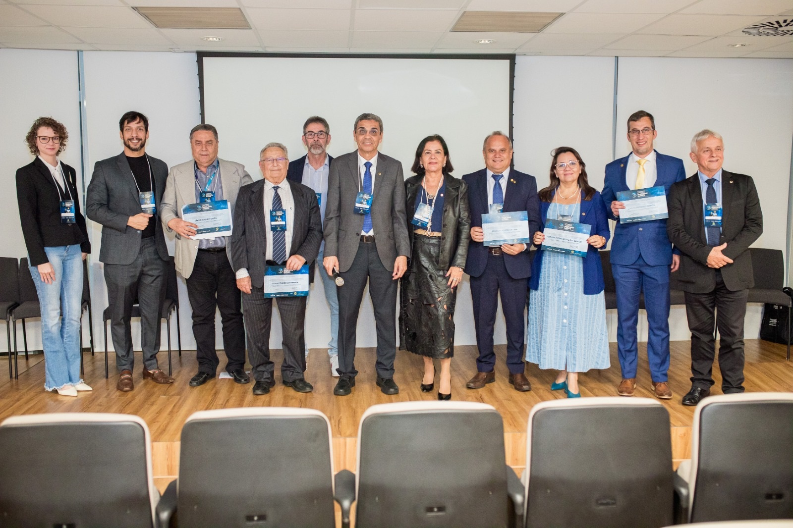 ABEE-Nacional promoveu o I Congresso Brasileiro da Modalidade Elétrica. Presidente Ricardo Nascimento e vice-presidente Gláucia Batista entregaram os certificados