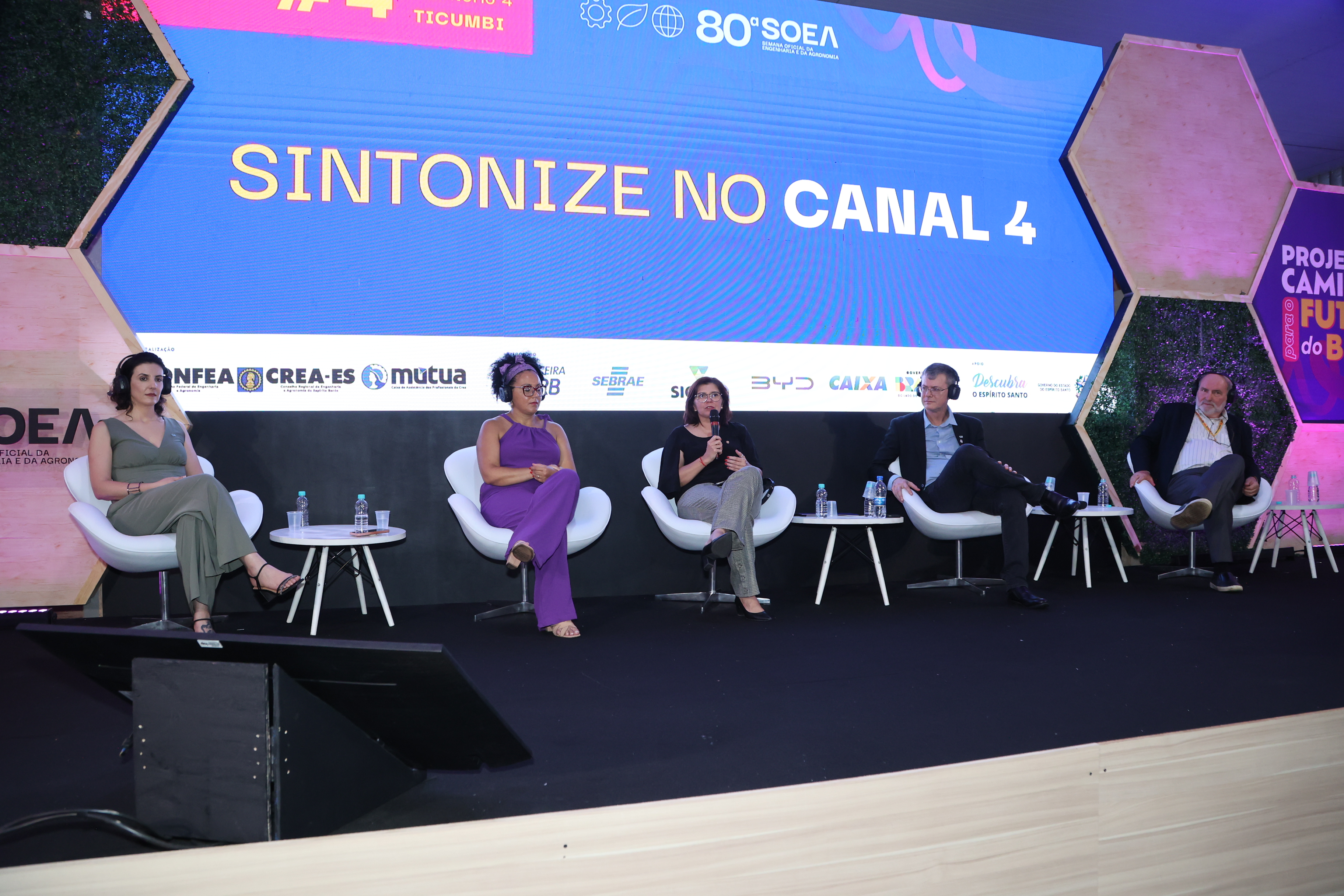 Painel foi moderado pela conselheira federal eng. civ. Ana Adalgisa