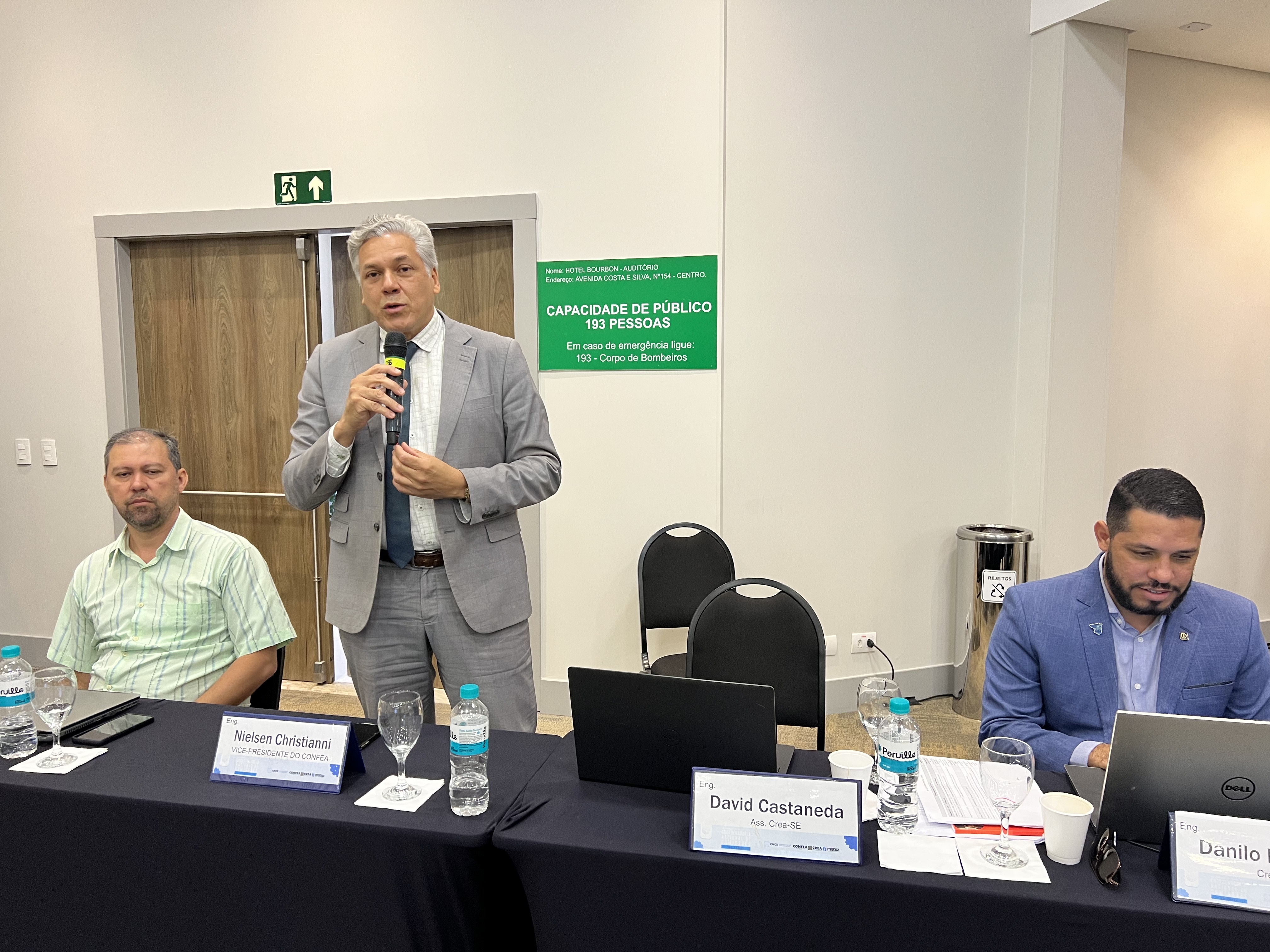 Vice-presidente do Confea, eng. ftal. Nielsen Christianne, participou da reunião