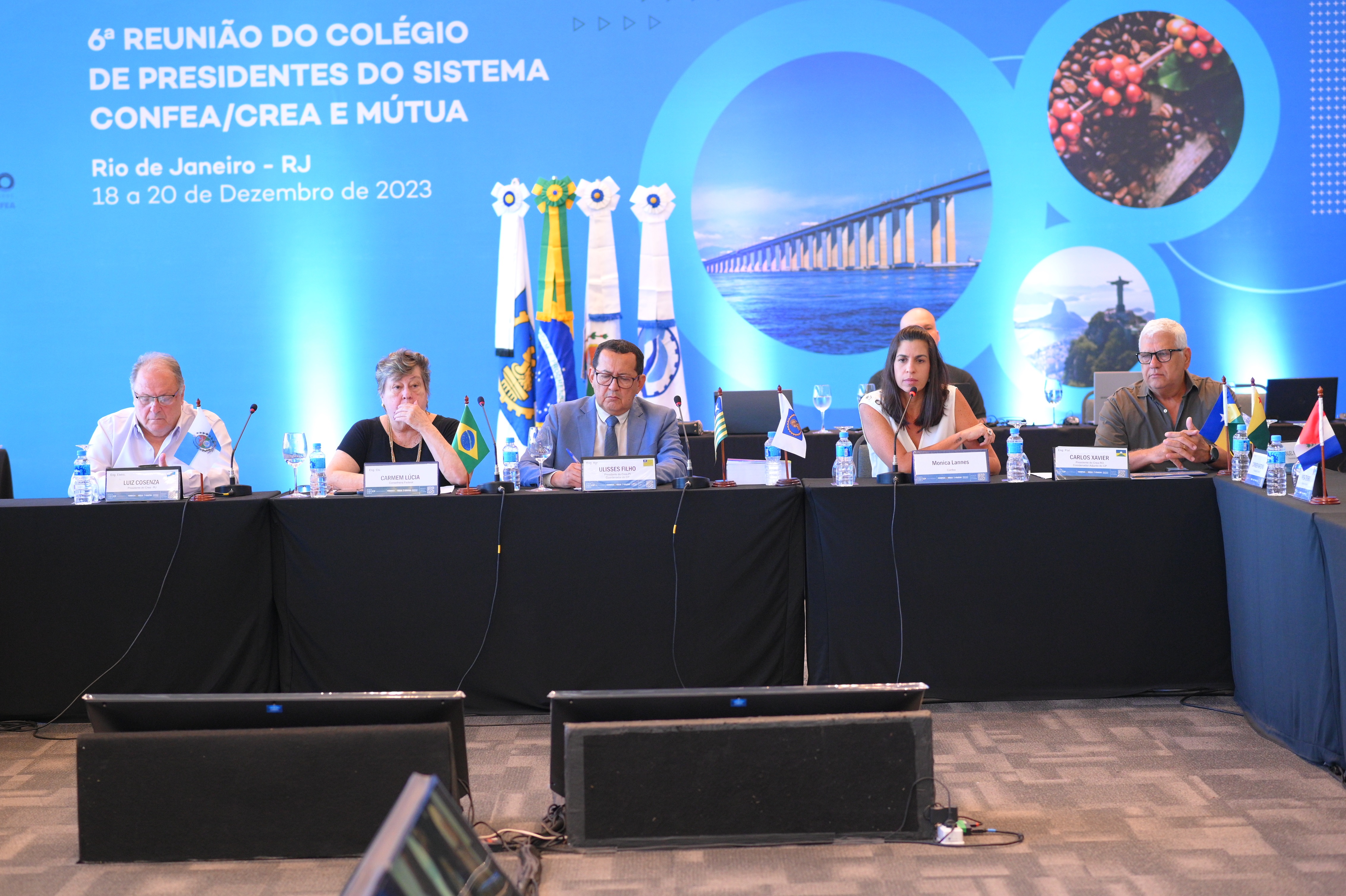 Presidente do Crea-RJ, eng. eletric. Luiz Cosenza; conselheira federal Carmen Petraglia; coordenador do Colégio de Presidentes, eng. agr. Ulisses Filho; analista Mônica Lannes, do Confea; e coordenador adjunto do CP, eng. ftal. Carlos Xavier