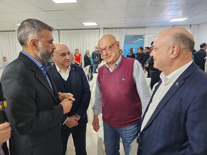 Publicação A Fiscalização da Engenharia e Geociências - Obra do Contorno Viário de Florianópolis tem prefácio do senador Espiridião Amin, apresentação do presidente Kita Xavier e autoria do fiscal Juliano Nascimento