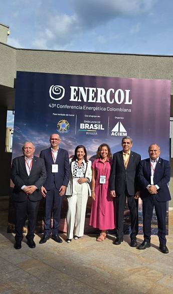 Delegação foi composta (da esq. p/dir). pelos engenheiros eletricistas conselheiro federal José Cláudio Sicco; presidente do Crea-RN, Roberto Wagner; vice-presidente da ABEE, Gláucia Batista; analista Claudia Regina Machado; presidente da ABEE,  Ricardo Nascimento e conselheiro federal  Amarildo Almeida