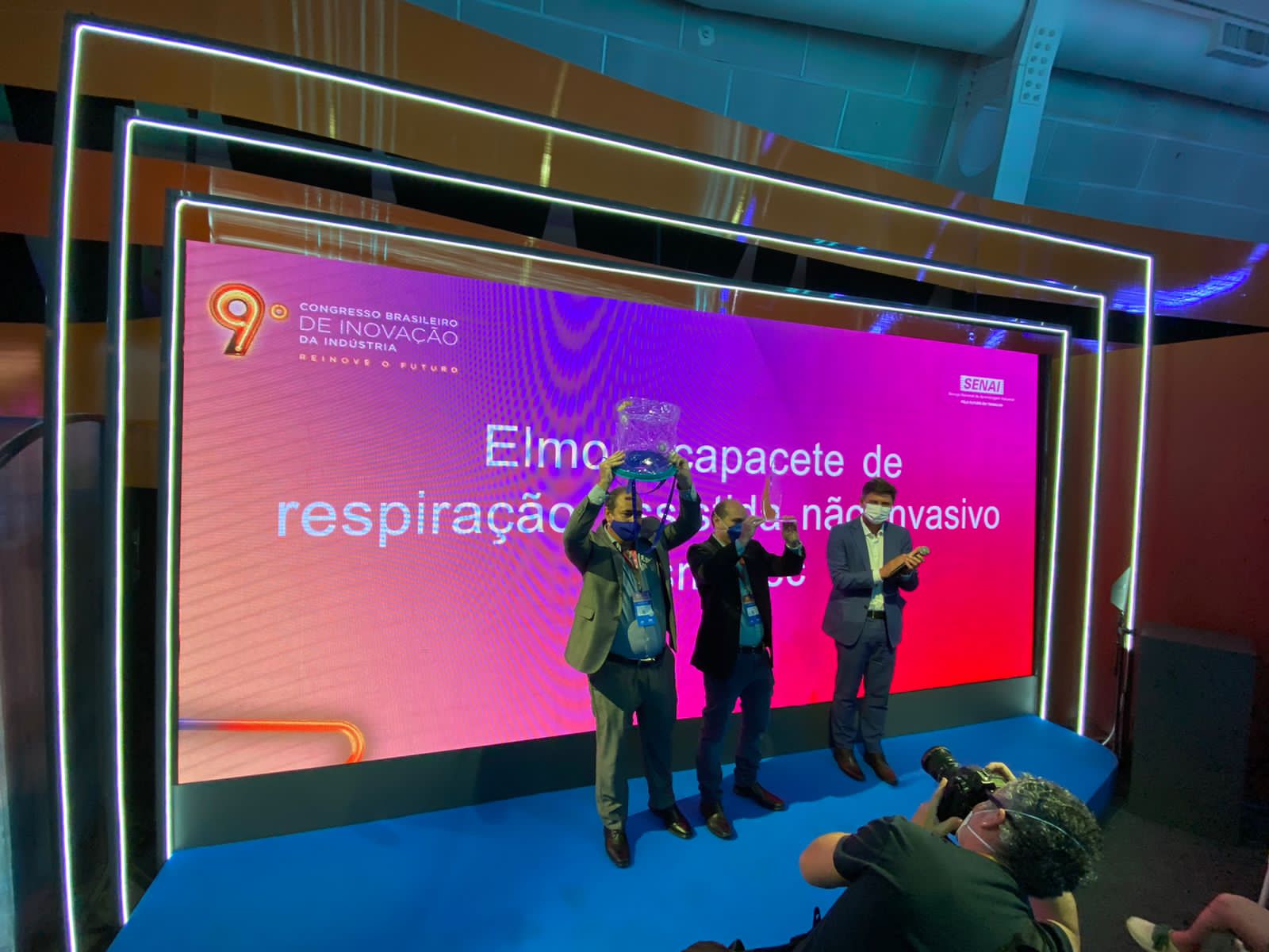 Premiação do capacete Elmo na CNI