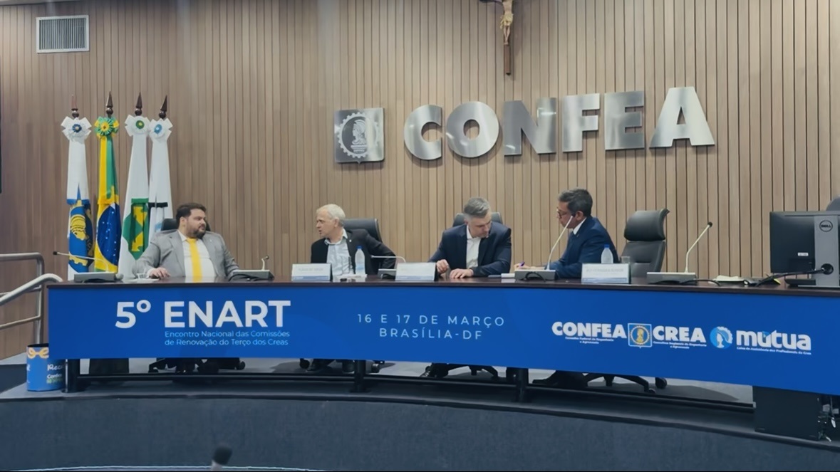 Conselheiros federais Gutemberg Rios, Flávio de Souza e Rui Ferreira Júnior com o presidente Vinicius Marchese: simplificando as rotinas da renovação do Terço nos Creas