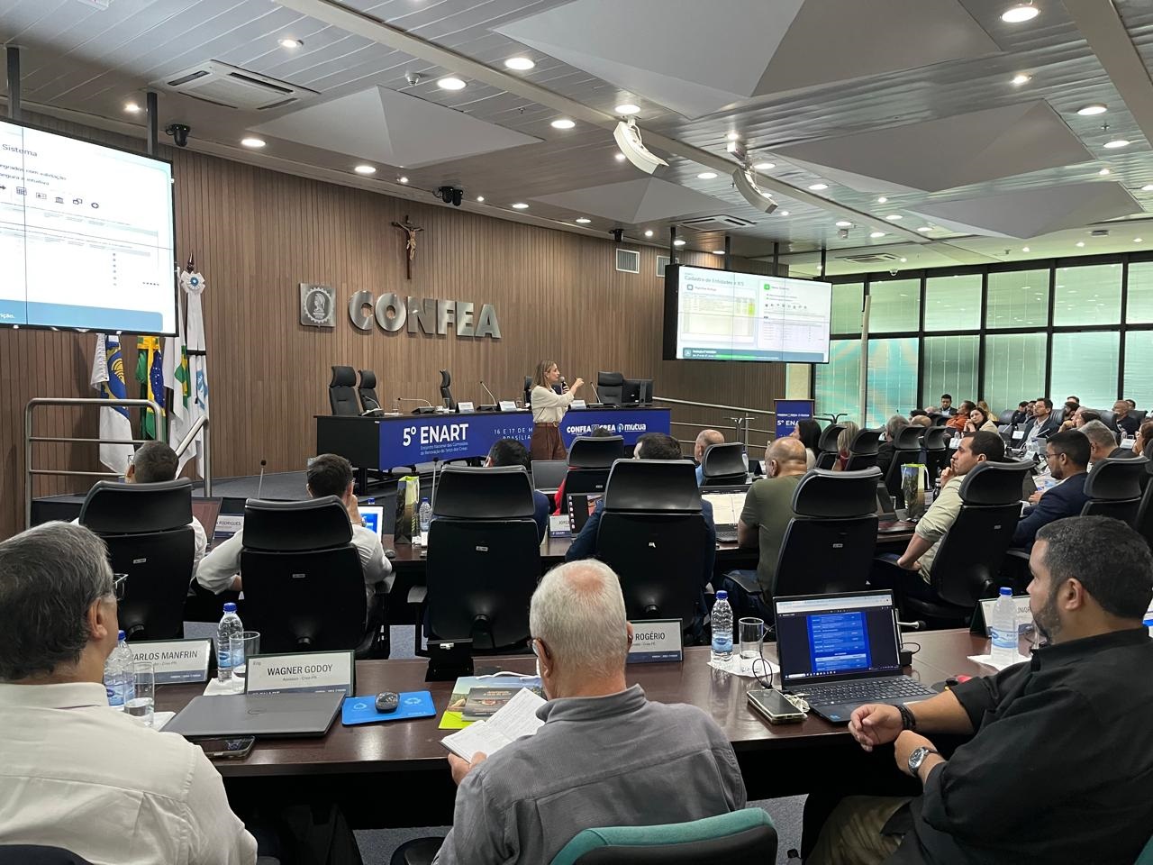 Gerente Técnica Sílvia Aida apresentou os principais aspectos conceituais do novo sistema com que o Confea pretende simplificar a relação dos coordenadores e assistentes das comissões de renovação do Terço dos Creas