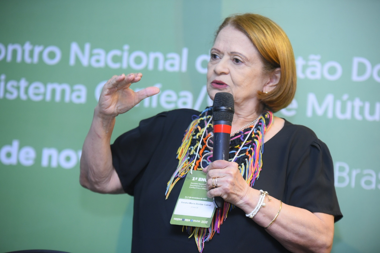 Bibliotecária Sandra Cabral, responsável pela área de documentação do Crea-CE