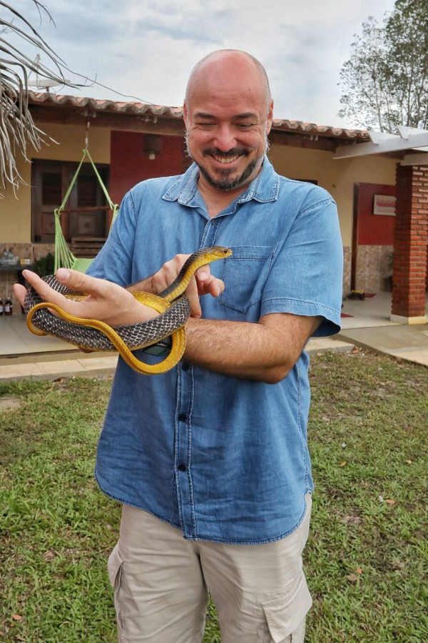 Coordenador do Pint of Science Brasil, o biólogo Eduardo Bessa