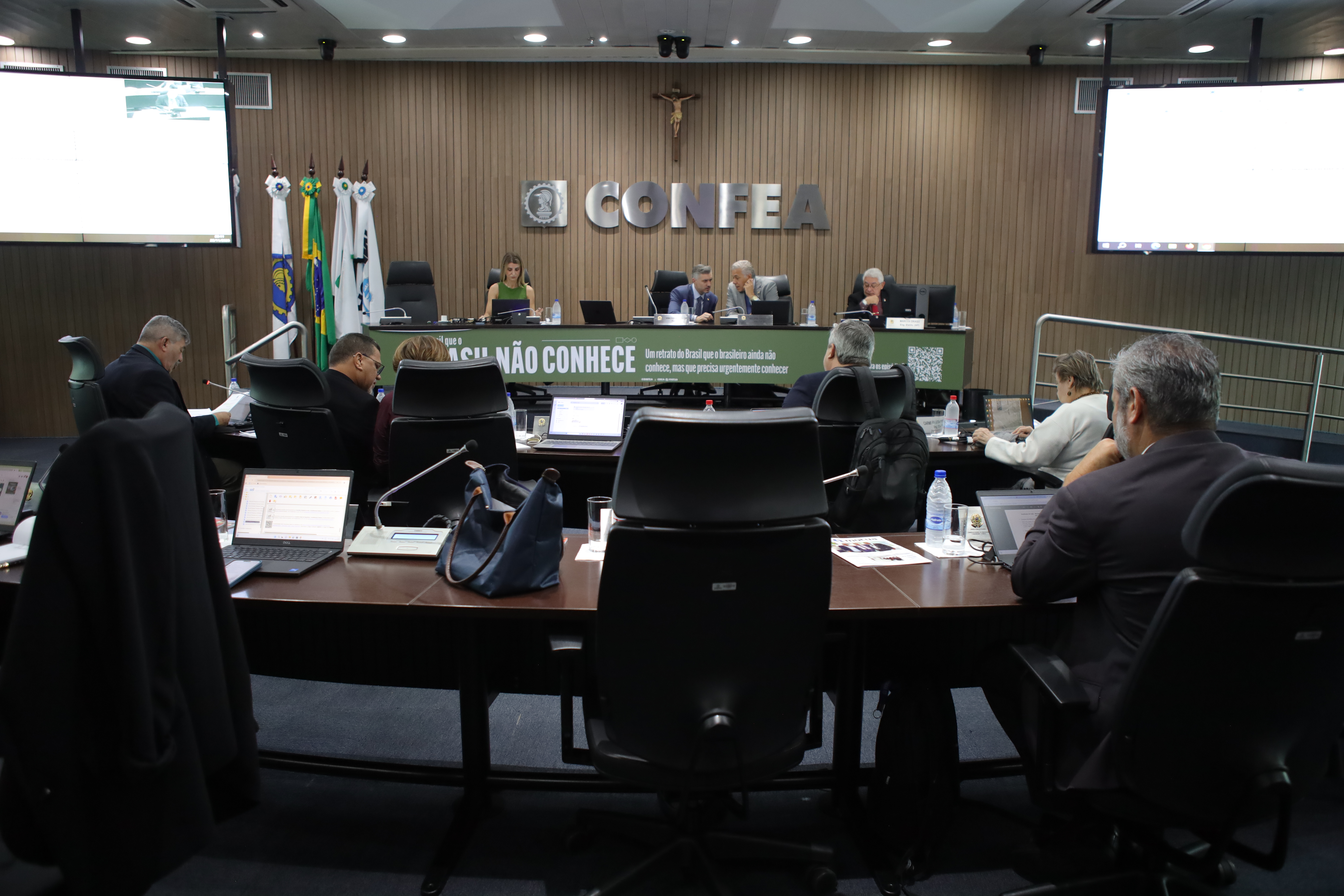 Trabalhos de novembro foram concluídos com a análise de relatórios de comissões temáticas, que terão continuidade no próximo ano