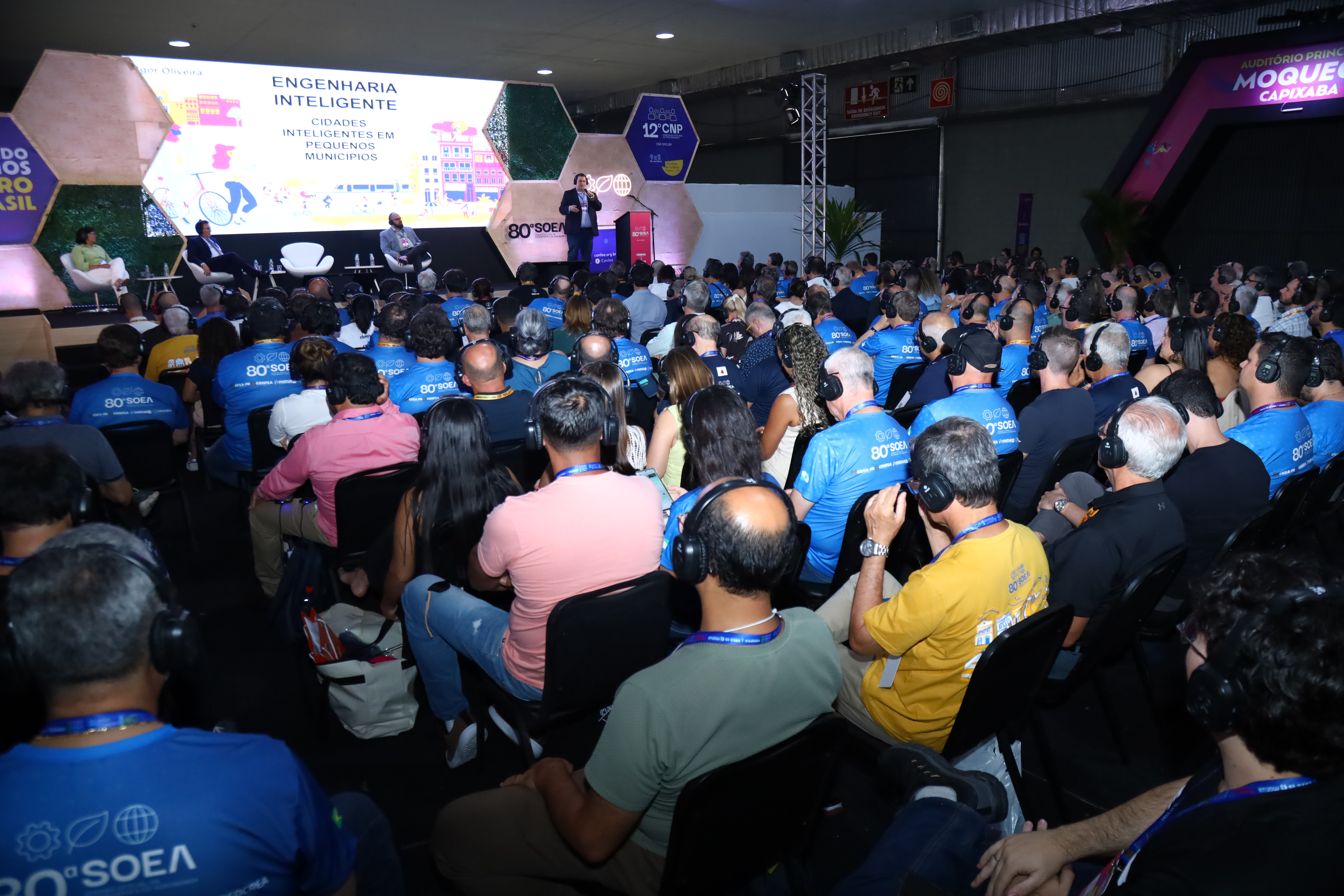 Público acompanhou atentamente o painel