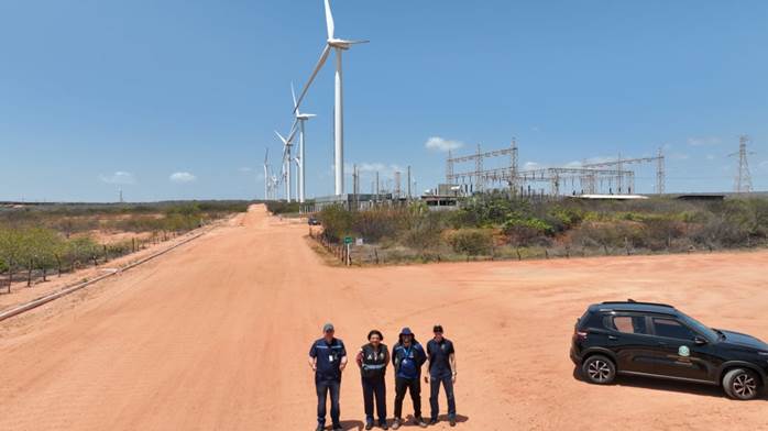 Pessoas ao lado de uma estrada
O conteúdo gerado por IA pode estar incorreto.