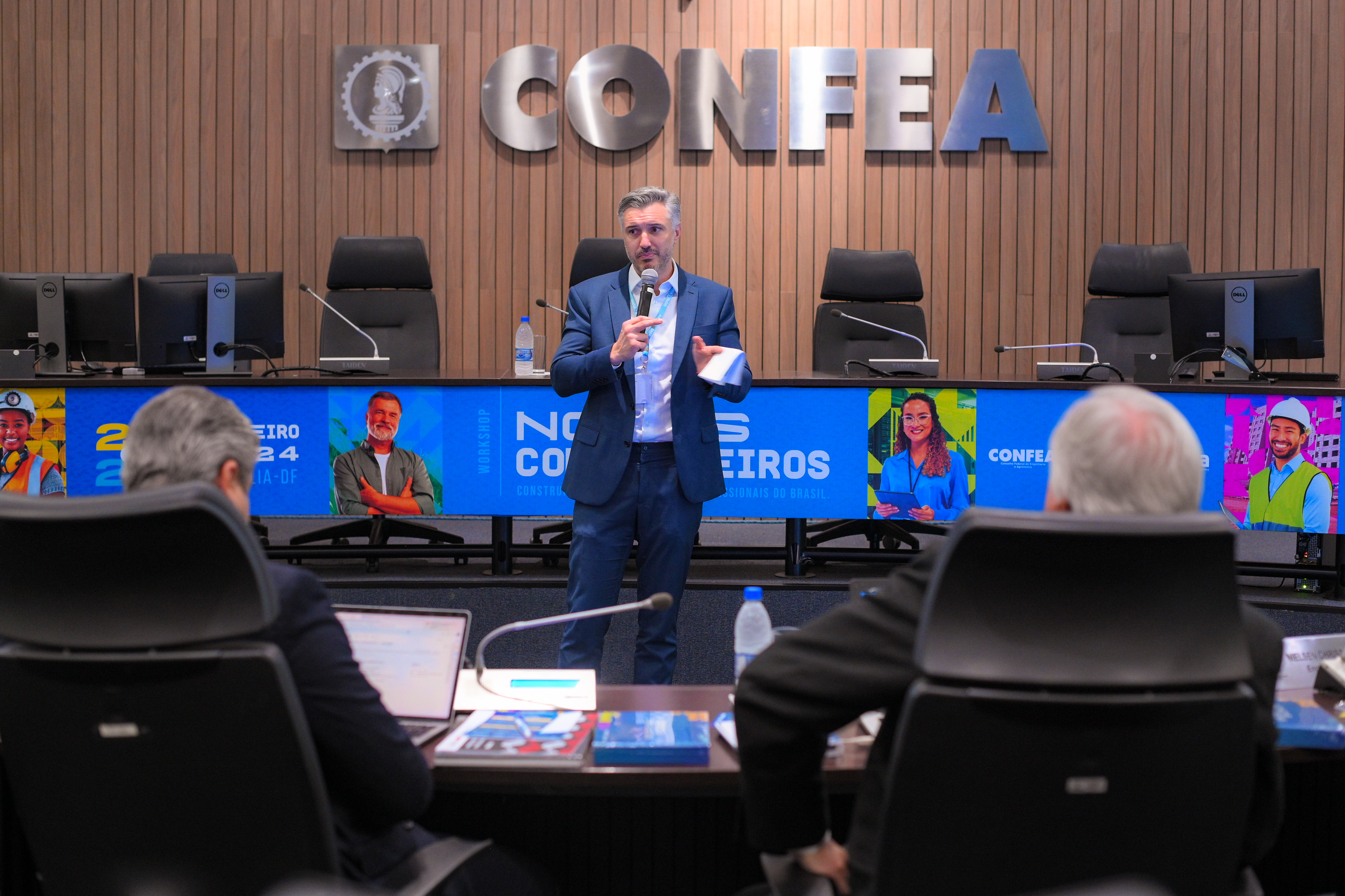 A atenção às diretrizes definidas nos planos de trabalho de cada conselheiro e ainda às demandas dos profissionais foi destacada pelo presidente Vinicius