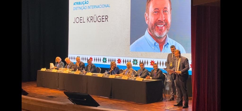 Presidente do Confea, eng. civ. Joel Krüger, foi homenageado pela Ordem dos Engenheiros de Portugal