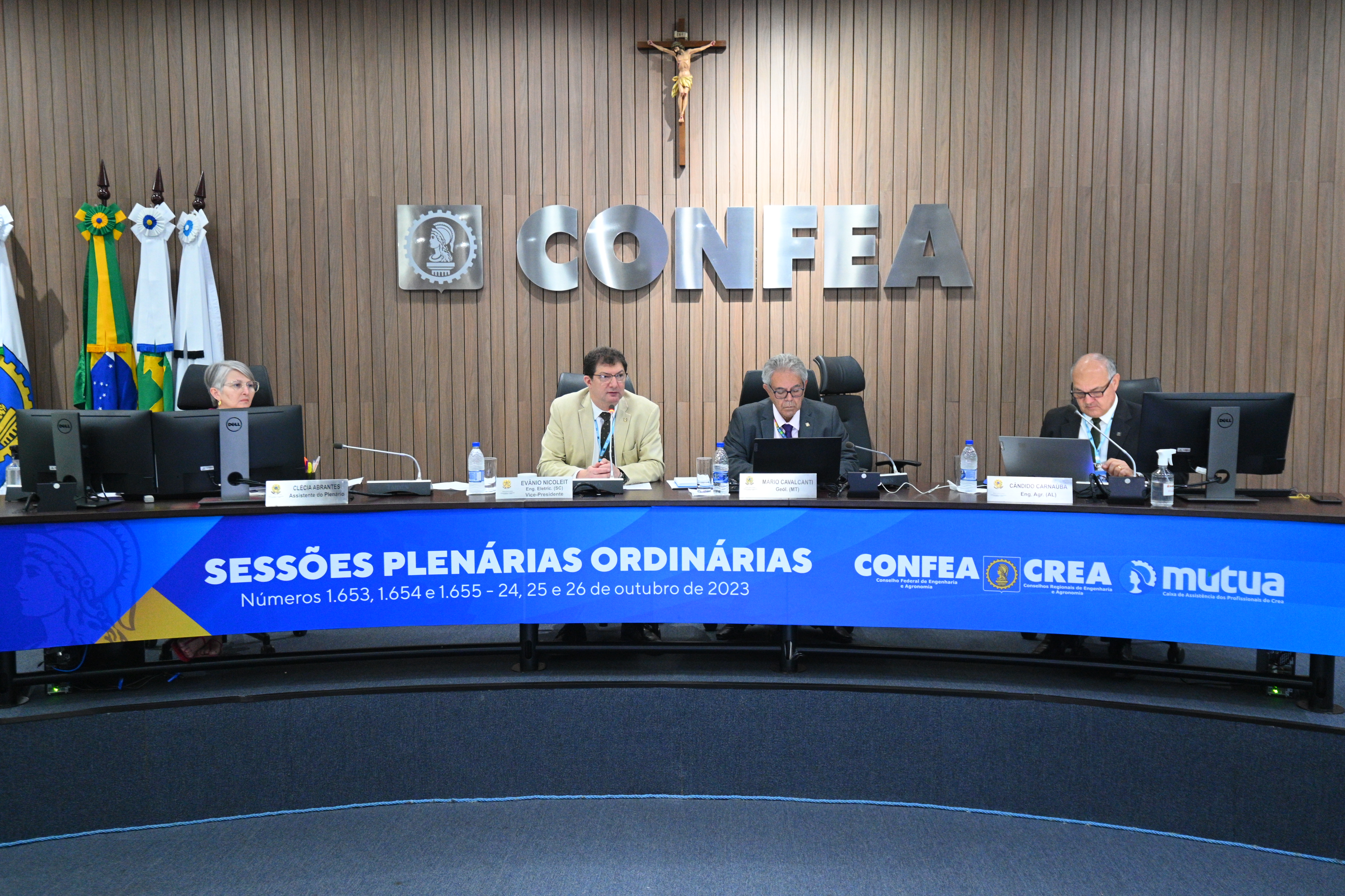 Plenária alcançou o período da tarde, quando foi interrompida para análise de processos pelas comissões