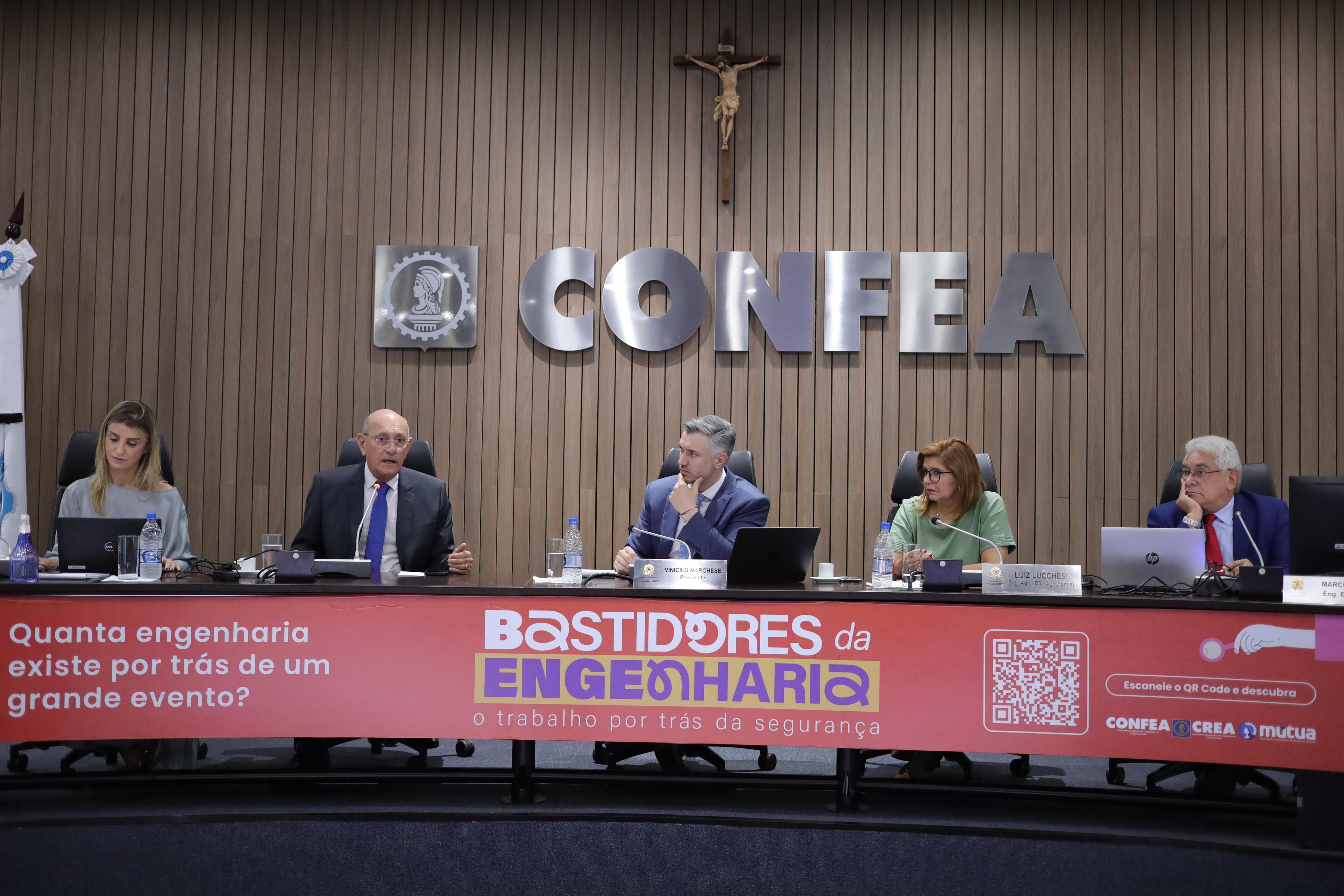 Plenária aprovou temas importantes, registrando ainda a presença do presidente da Fiern, Roberto Serquiz, e aprovação de lei que regulamenta a atuação dos geólogos no Sistema