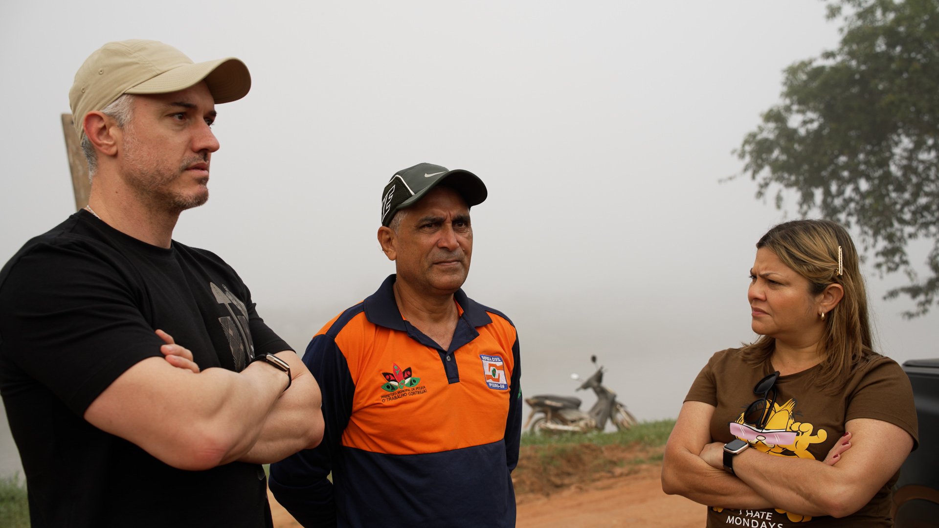 Presidente Vinicius Marchese e presidente Alzira Miranda (Crea-AM) ao lado de fiscal do regional durante visita a Ipixuna: o Sistema encontra o Brasil profundo