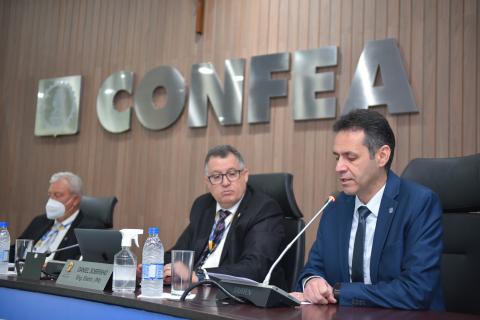 Presidente do Crea-GO, eng. civ. Lamartine Moreira, ao apresentar o andamento da Soea