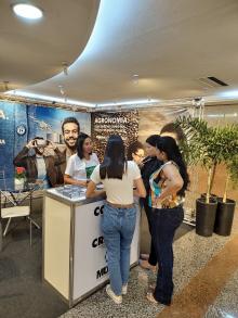 Público presente ao estande do Confea