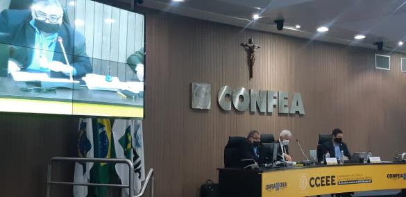 Conselheiro Federal José Miguel de Melo fala aos engenheiros eletricistas