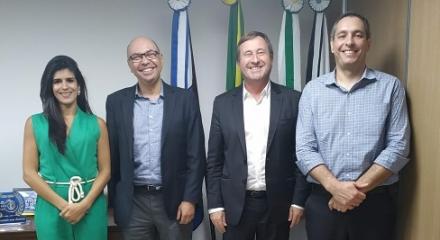 Fotos dos integrantes da reunião