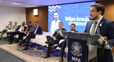 Ministro falou da honra de atuar em favor de mais de dois milhões de pescadores brasilerios