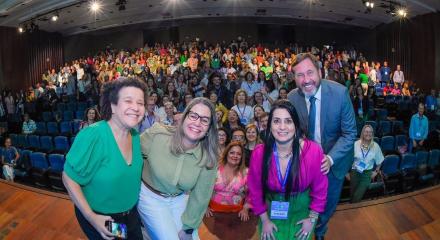 painel mulher na 77 Soea