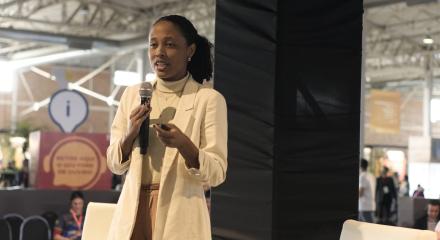 Adriele Arena Mulher