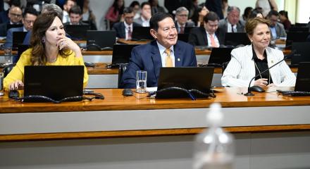 Professora Dorinha Seabra, Hamilton Mourão e Tereza Cristina: CAE do Senado aprova tramitação do projeto que regulamenta a profissão de tecnólogo