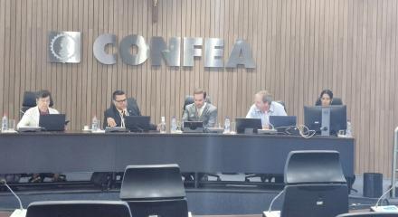 Mesa de trabalhos da reunião da CEF que simulou a eleição de 19 de julho