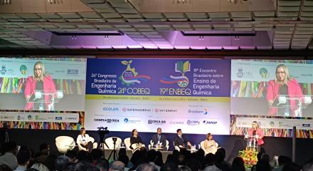 Conselheira federal Michele Costa fala na abertura do Cobeq