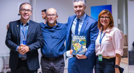 Presidente do Confea, eng. Vinicius Marchese, e conselheira federal eng. Ana Adalgisa acompanharam a reunião