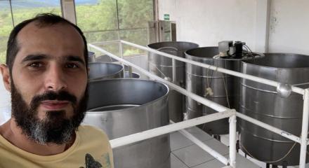 Na fábrica do Instituto Federal do Norte de Minas Gerais, eng. alim. Felipe Duarte descreve as principais mudanças na fabricação e logística das cachaças da região de Salinas