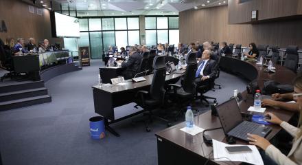 Temas relacionados ao orçamento marcaram as discussões da quinta-feira
