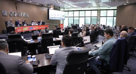 Com o plenário do Confea ocupado pelos integrantes da CCEEE, reunião apresentou bastante coesão entre os profissionais