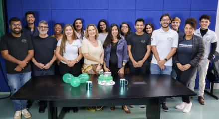 Alunos e professores integrantes do Logicom: visão interdisciplinar para o enfrentamento de desafios da distribuição e da comercialização de alimentos no país