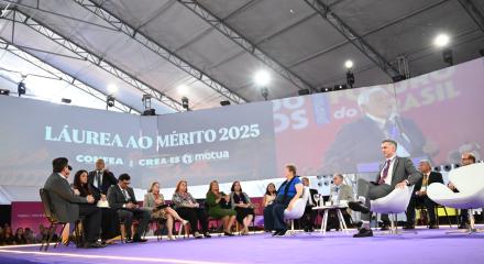 Homenageados revezaram-se no palco 360 graus do auditório Moqueca Capixaba