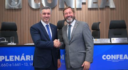 Presidente Vinicius Marchese e presidente Joel Krüger: momento de transição  aos 90 anos do Sistema Confea/Crea