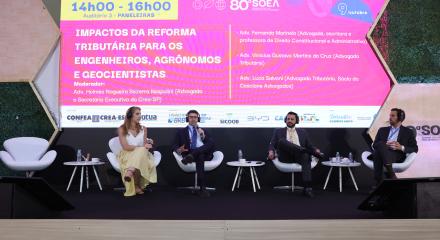Secretário Executivo do Crea-SP, advogado Holmes Naspolini mediou o debate