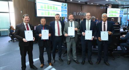 Nova diretoria da Mútua ao lado do presidente Vinicius Marchese