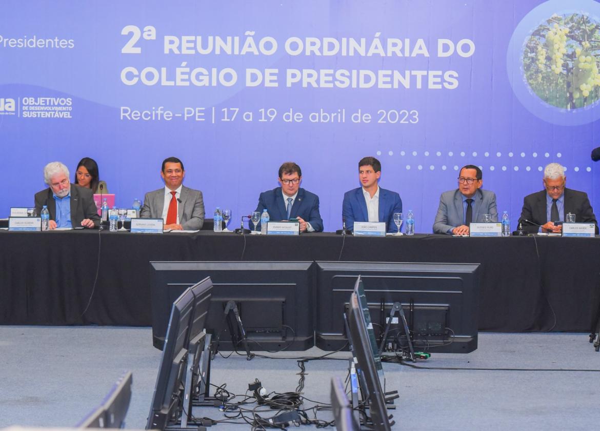 Diretor de Benefícios da Mútua, eng. civ. Carlos Eduardo Vilhena; presidente do Crea-PE, eng. civ. Adriano Lucena; vice-presidente do Confea, eng. eletric. Evânio Nicoleit; prefeito de Recife, eng. civ. João Campos; coordenador e coordenador adjunto do Colégio de Presidentes, eng. agr. Ulisses Filho e eng. ftal. Carlos Xavier na abertura do CP