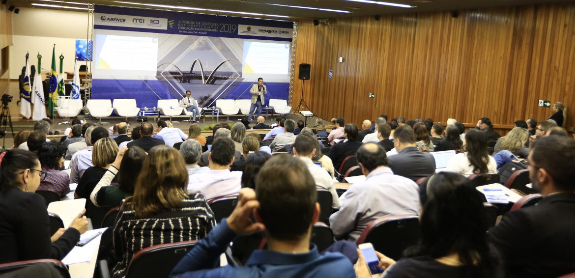 Imagem do auditório do X Fórum de Gestores da Educação