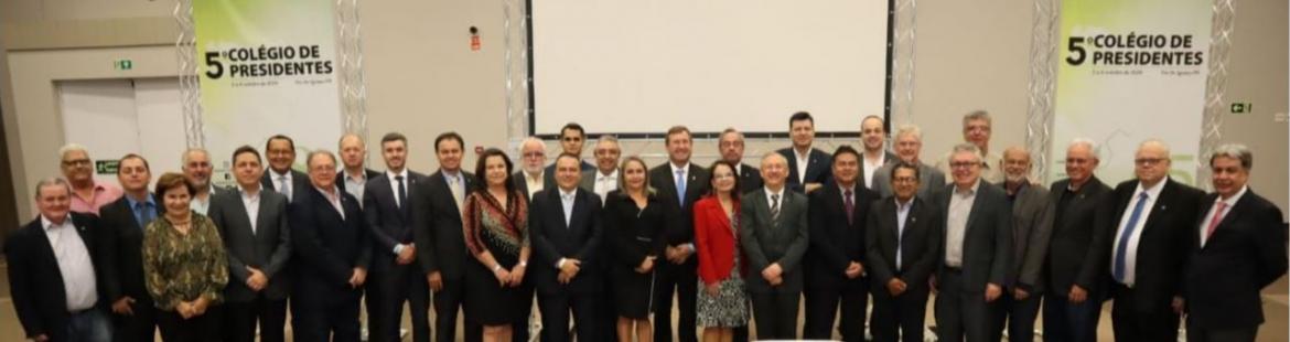 pessoas reunidas