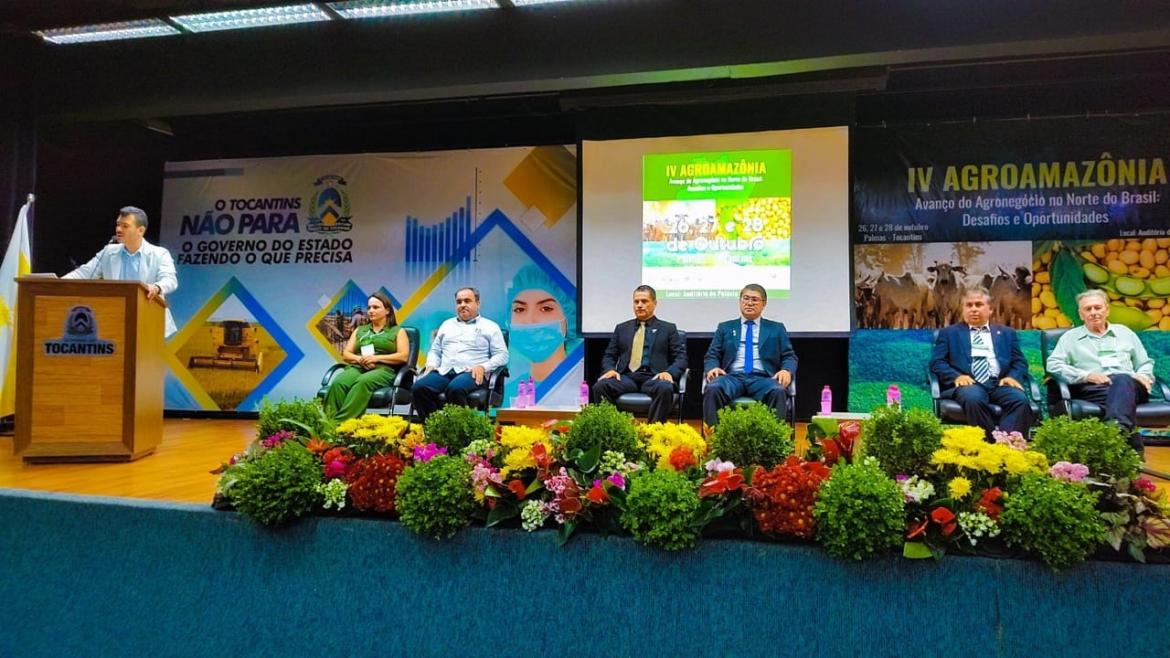 Conselheiro do Cre-TO e membro da Aeato, Thiago de Lázari; coordenadora do Curso de Engenharia Agronômica do IFTO Araguatins, Roberta Freitas; secretário executivo de Agricultura, Pecuária e Aquicultura de Tocantins, Adenieux Rosa Santana; presidente do evento Agroamazônia Luiz Henrique Michelin; presidente da Associação de Engenheiros Agrônomos do Tocantins, Cid Muraishi, e diretor financeiro da Mútua-TO, João Alberto Rodrigues; e Presidente da Federação dos Agricultores do Estado de Tocantins (Faearto),