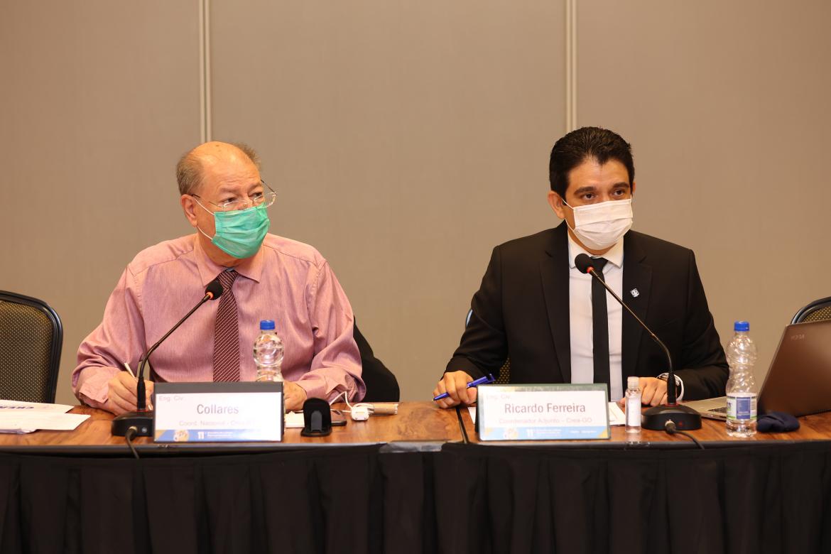 Coordenador João Luís Collares (Crea-RS) e coordenador adjunto Ricardo Ferreira (Crea-GO) participam do último dia da primeira reunião da Coordenadoria Nacional de Câmaras Especializadas de Engenharia Civil, durante o Encontro de Líderes Representantes do Sistema Confea/Crea e Mútua