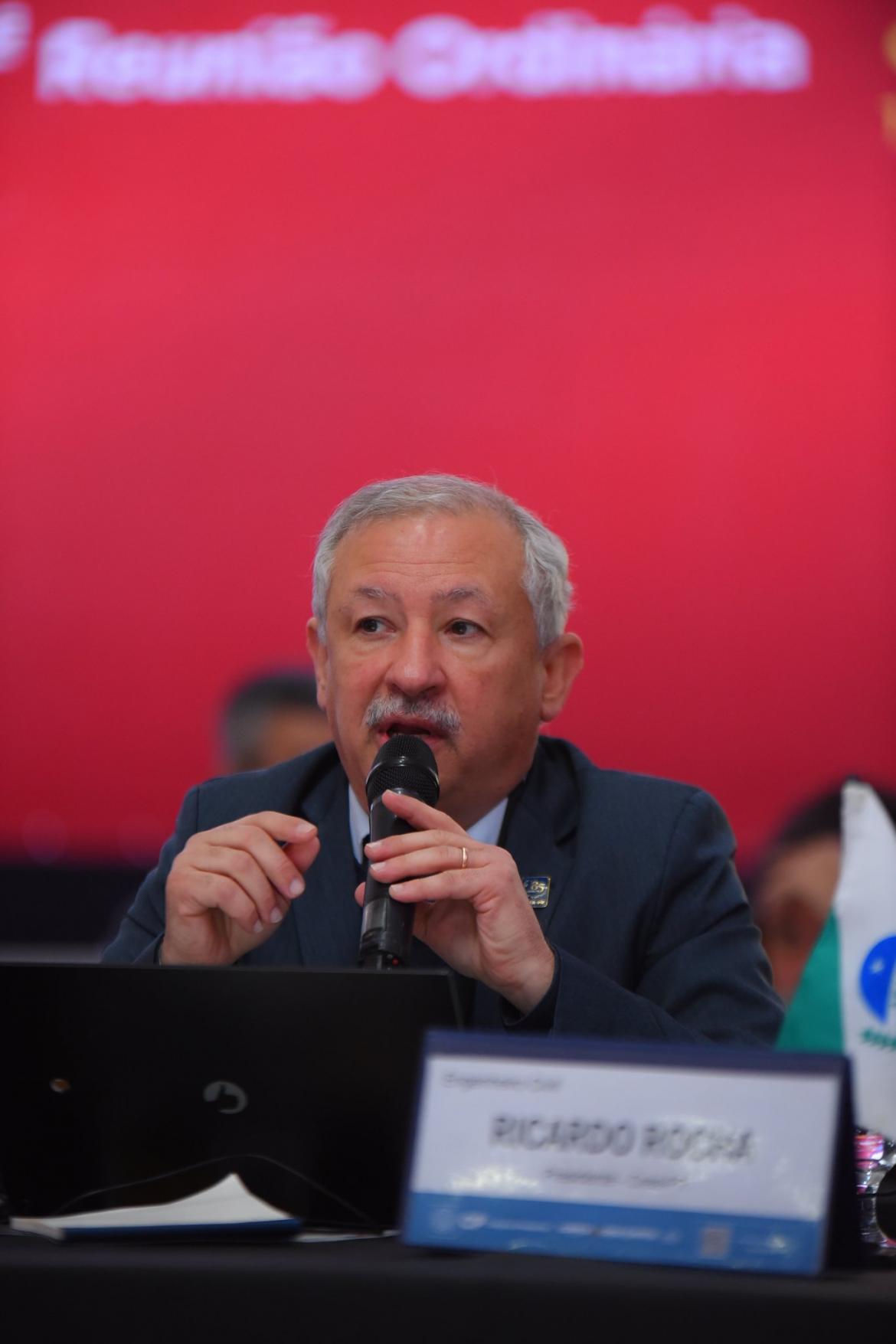 Presidente do Crea-PR, eng. civ. Ricardo Rocha, apresentou a proposta do novo Piso Salarial, aprovada por unanimidade