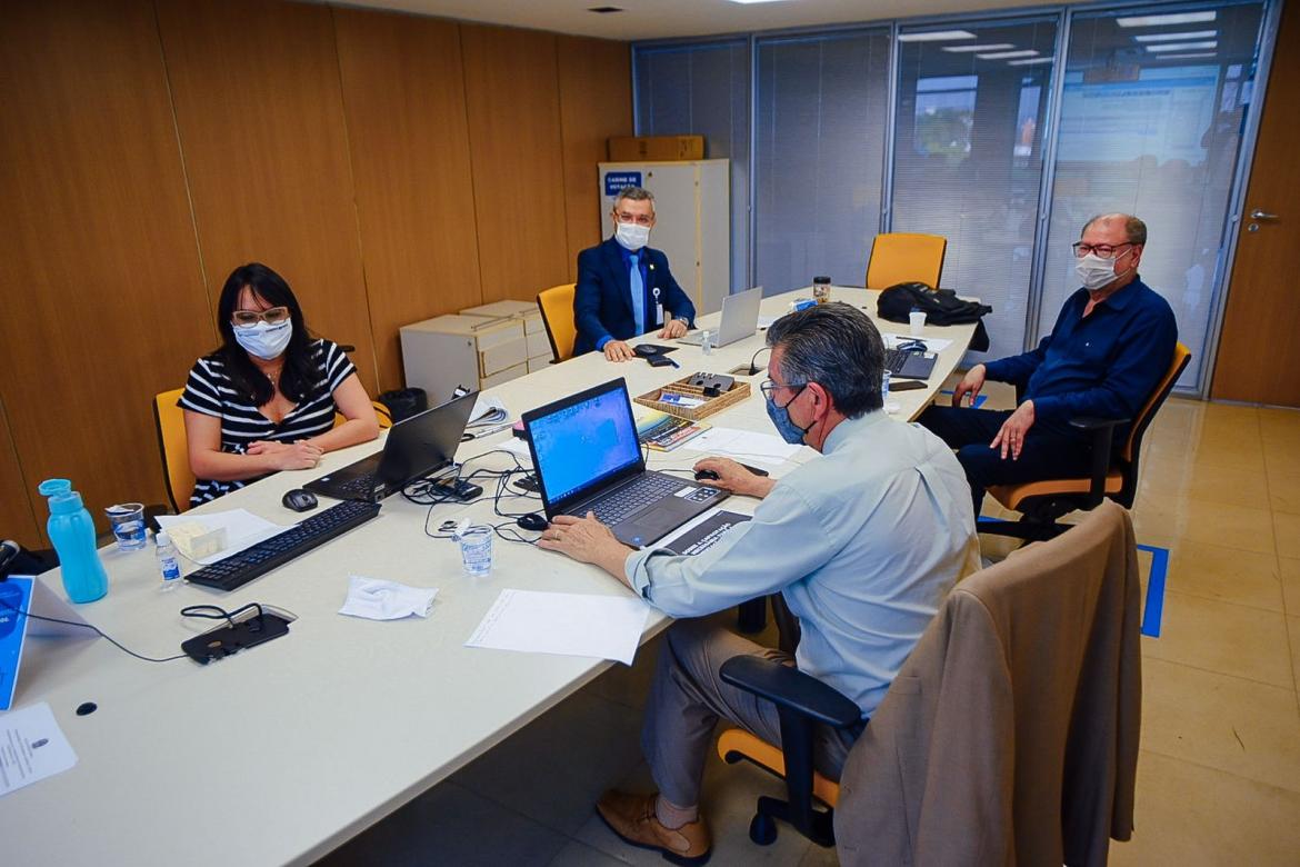 Participantes da segunda reunião da Comissão Temática de Habitação de Interesse Social, em Brasília