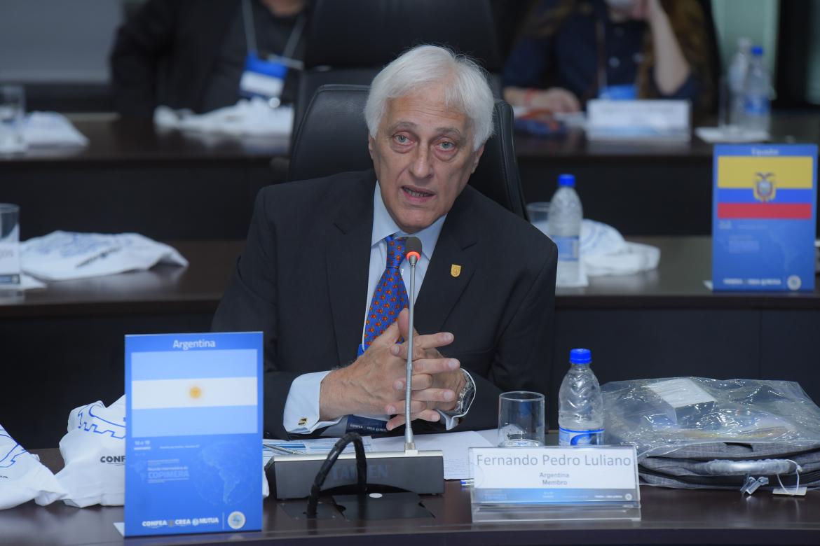 Delegado pela Argentina, engenheiro Fernando Luliano