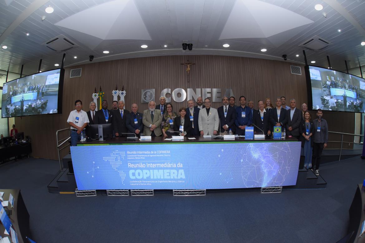 Participantes, conselheiros e convidados ao encerramento do segundo dia da Reunião Intermediária da Copimera
